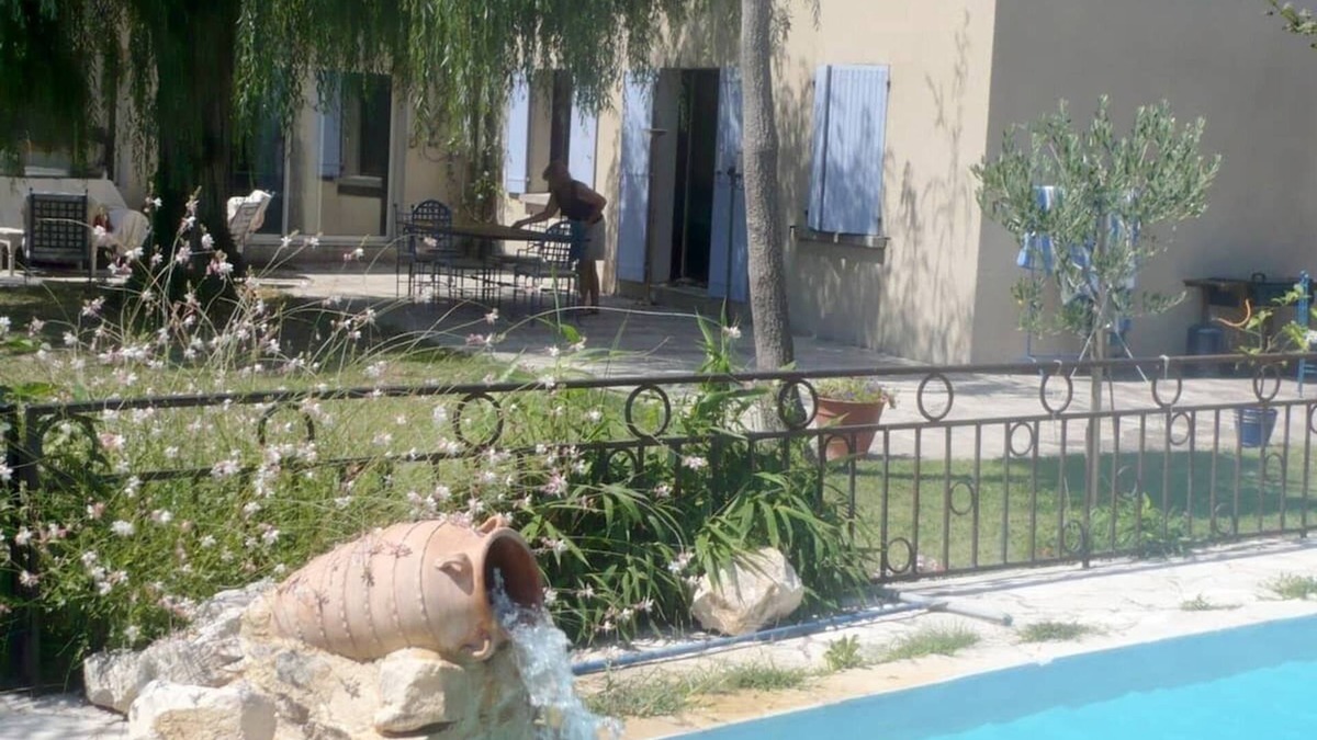 Rognonas Villa | Villa 'Grande Piscine' with Private Pool, Private Garden and Wi-Fi
