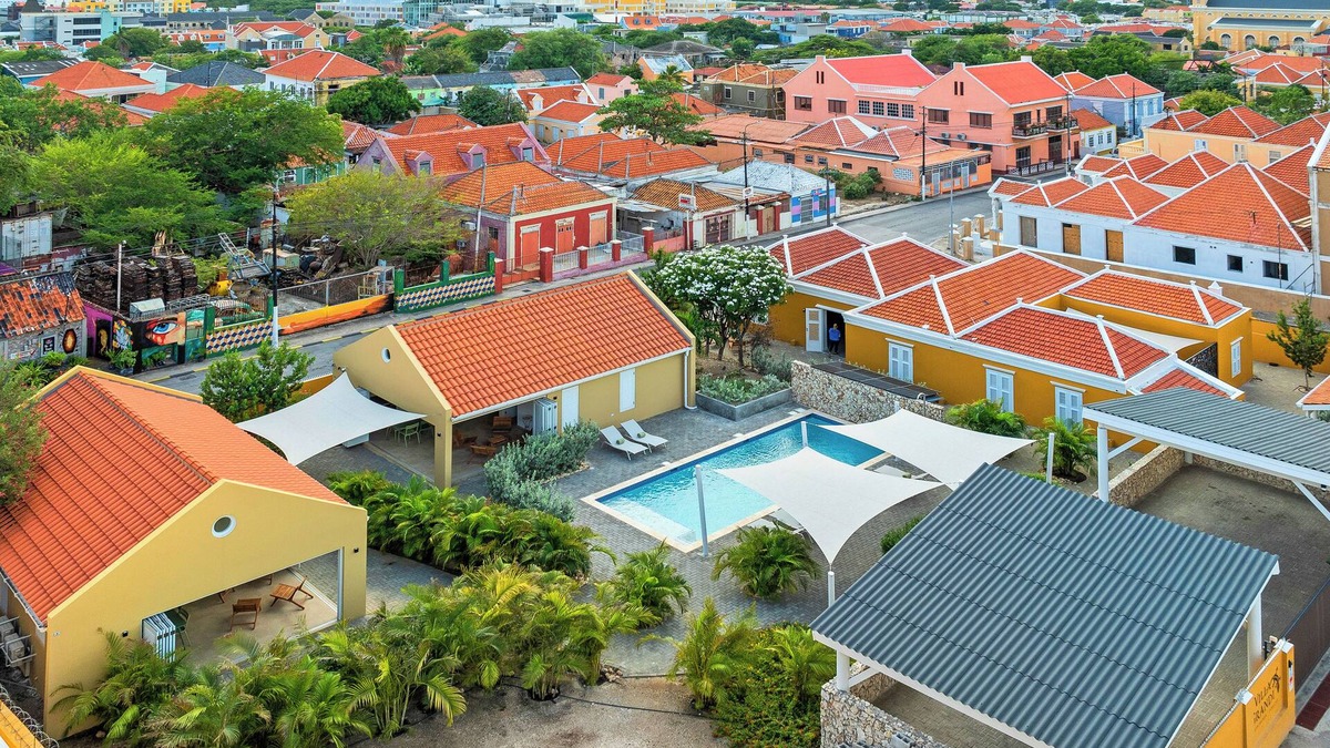Koralengebied Villa | Villa Grandi - Exclusive 3-Villa Resort with Pool, Ideal for Group Stays