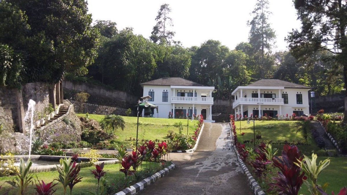 Cisarua Villa | Villa Griya Wira Karya (Karin)