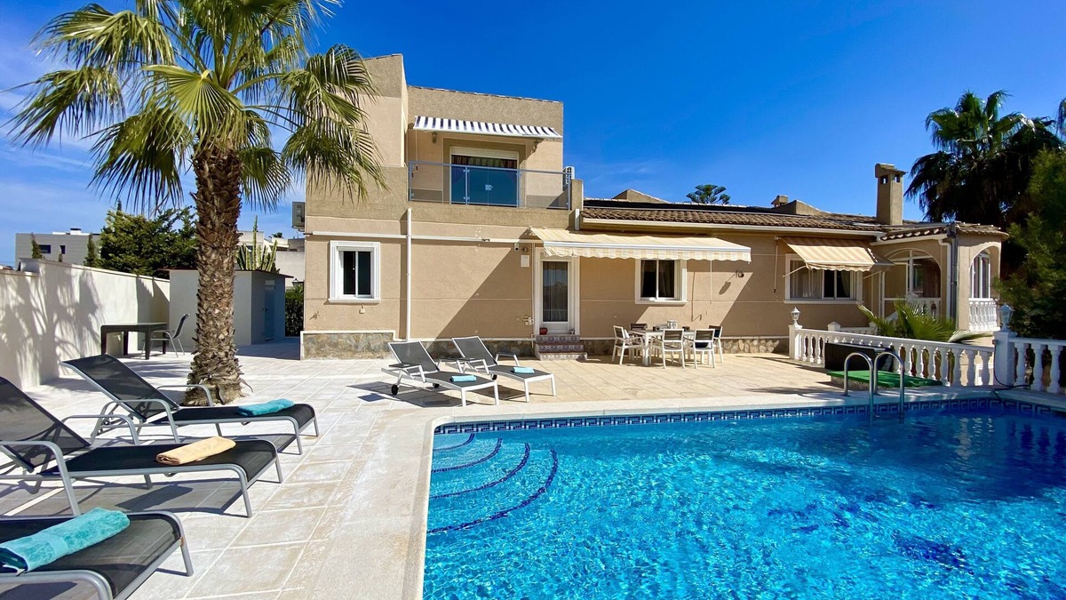 Los Balcones Villa | Villa happy Place - 4 Bed 4 Bath sleeps 9, Private Pool, Full Air con , WIFI
