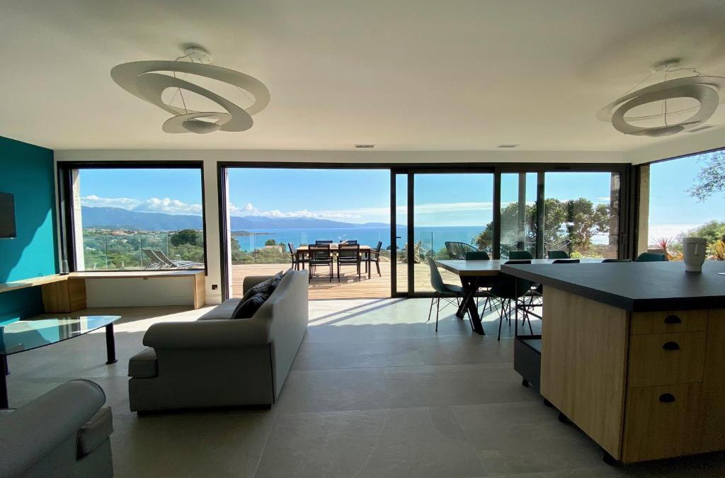 Sagone Villa | Villa haut de gamme avec splendide vue mer et piscine, passage secret à découvrir