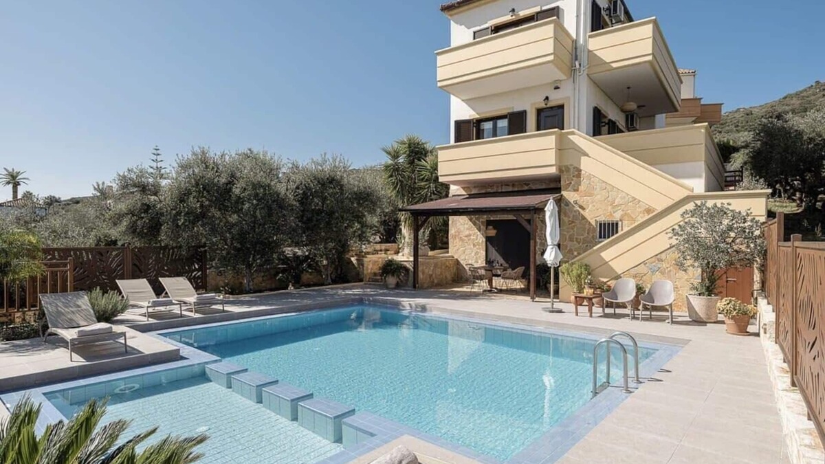 Spilia Villa | Villa Hibiscus with private pool & bbq