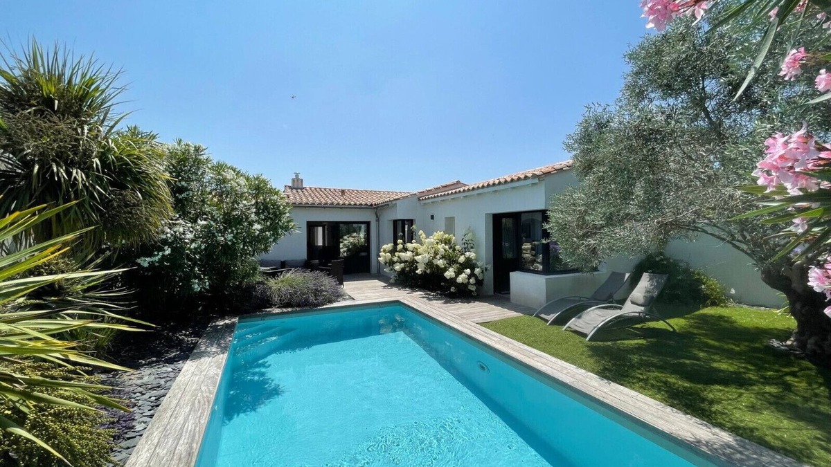 Rivedoux-Plage Villa | Villa Hollyhocks -Charming Villa