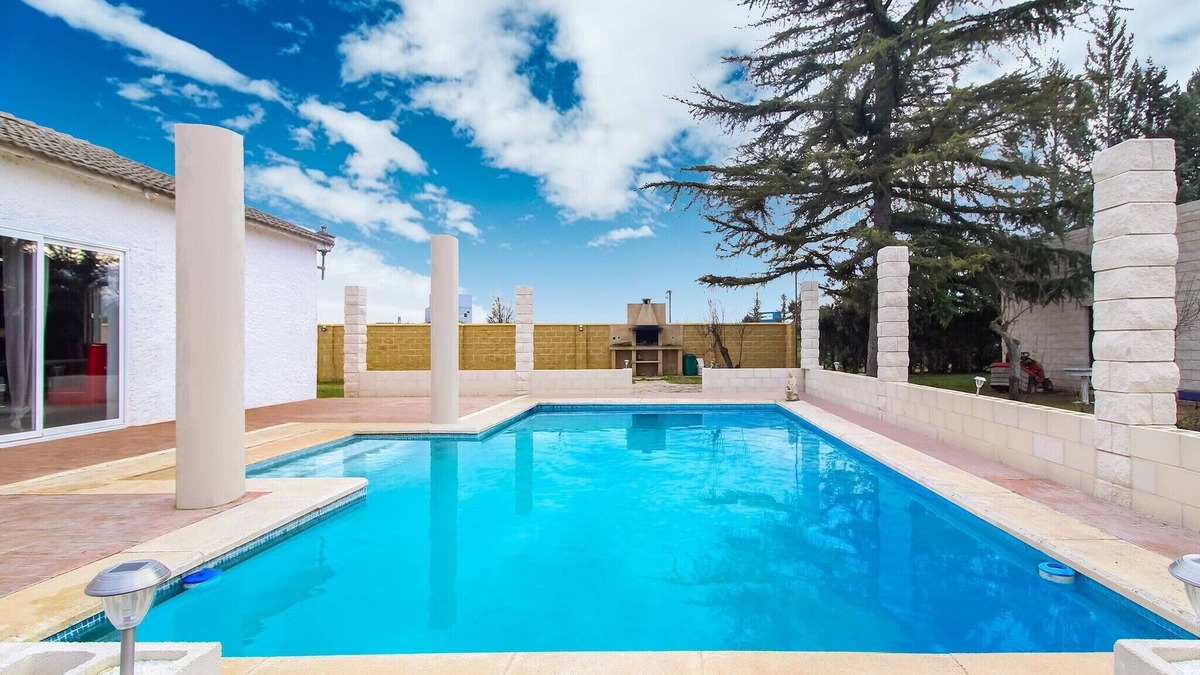 Villamuriel de Cerrato Villa | Villa in Villamuriel with Pool and Barbecue