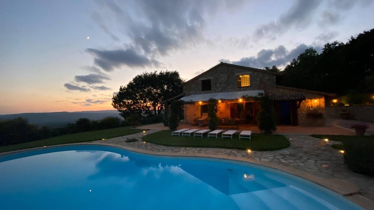 Grutti Villa | Villa I Grifoni, luxury villa near Todi with private pool, A/C, panoramic views