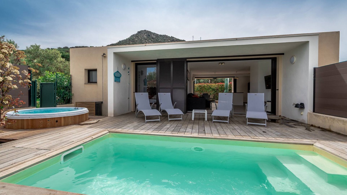 L'Ile-Rousse Villa | Villa ideal for family and friends - Private pool and spa - 5min beach