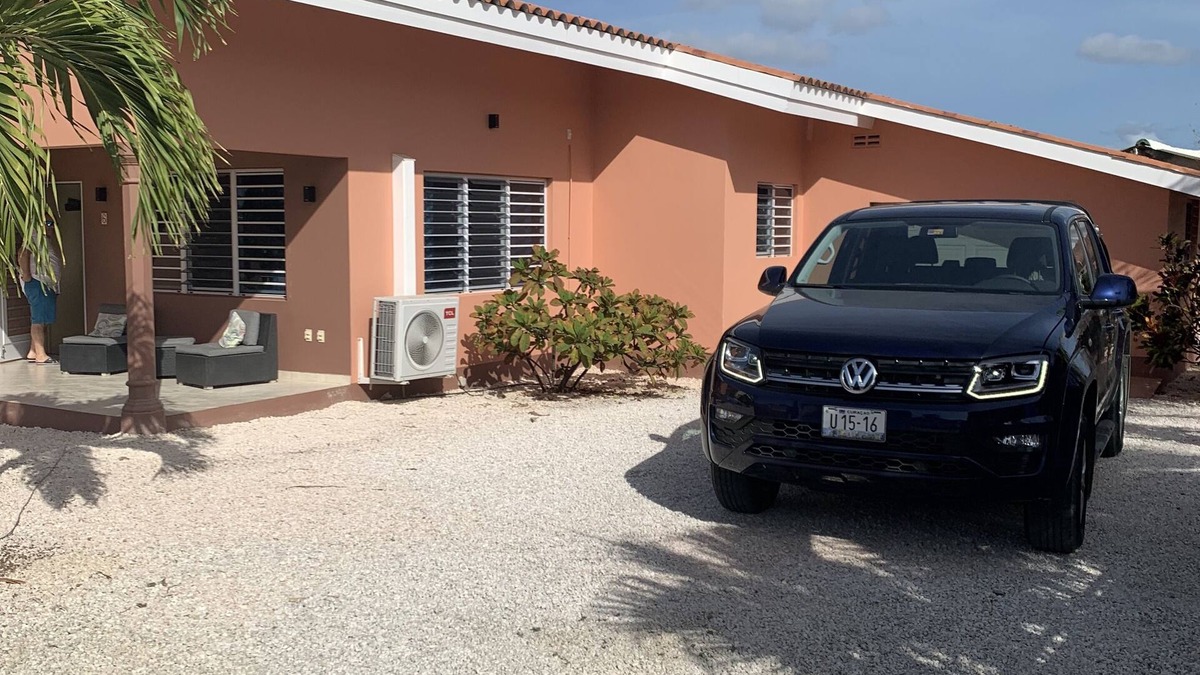 Daniel House | Villa Iguana complete with car SUV