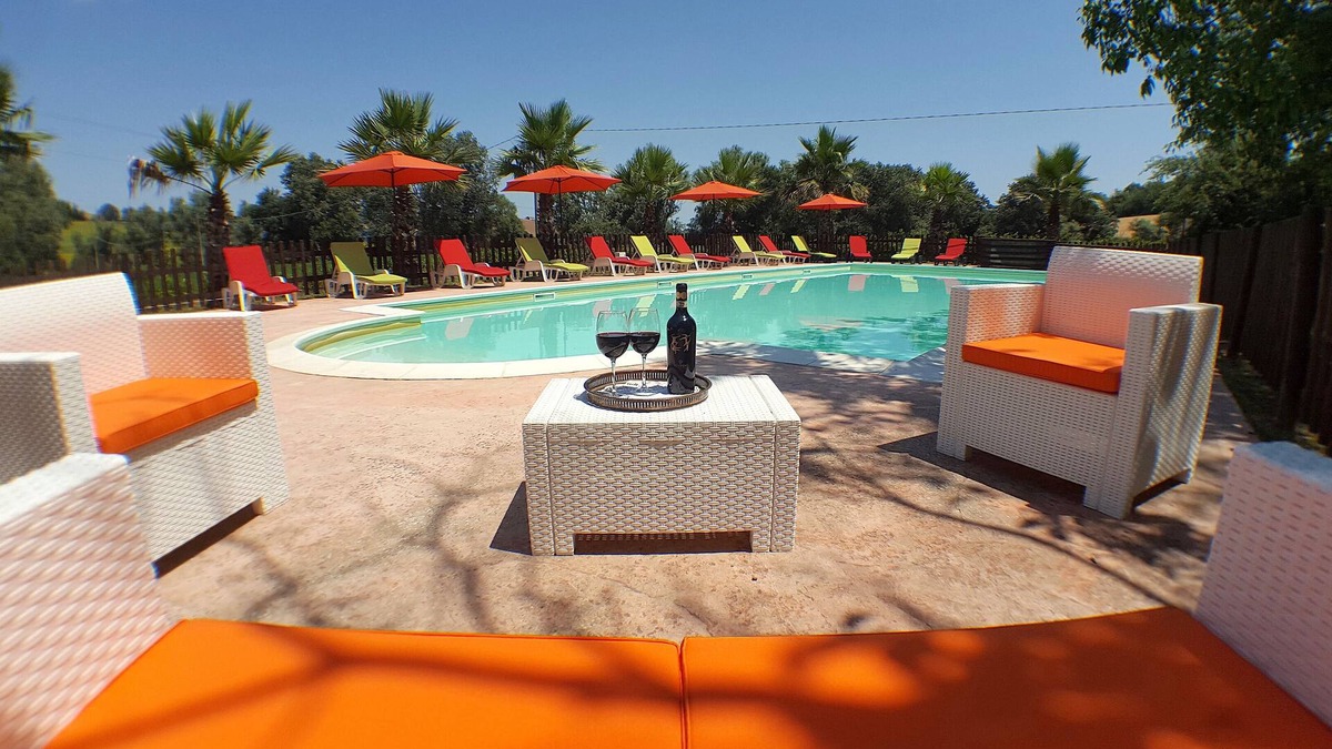 Monte San Giusto Villa | Villa Il Noceto, Private Big Pool, for 17 People, 5 Rooms, Near Sea, Wi-Fi free,