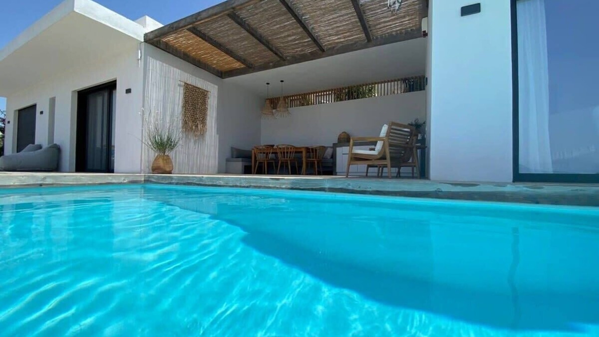 Aktio-Vonitsa Villa | Villa Ilios Summary: