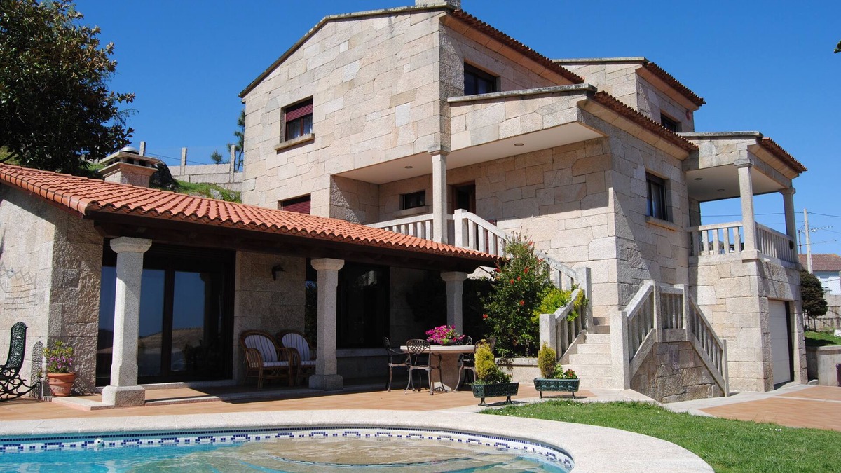 Baiona Ski Chalet | Villa in Baiona 1100 m from the Beach