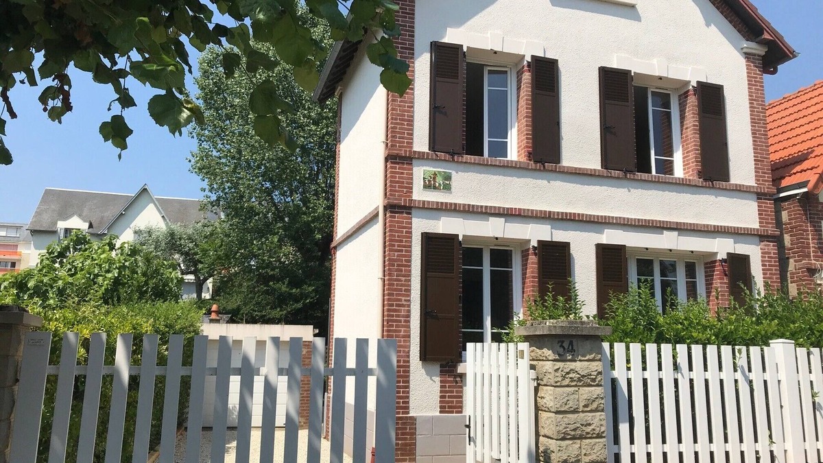 Cabourg Villa | Villa in Cabourg, 3 mn walk from the beach, 9 mn from the casino.