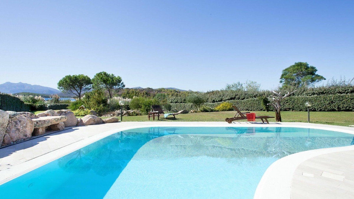 Capo Coda Cavallo Villa | Villa in Capo Coda Cavallo with 6 bedrooms sleeps 12