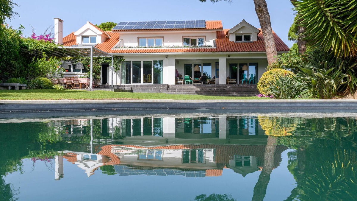 Cascais House | Villa in Cascais with daily housekeeping 4 hours/day. Private pool and garden