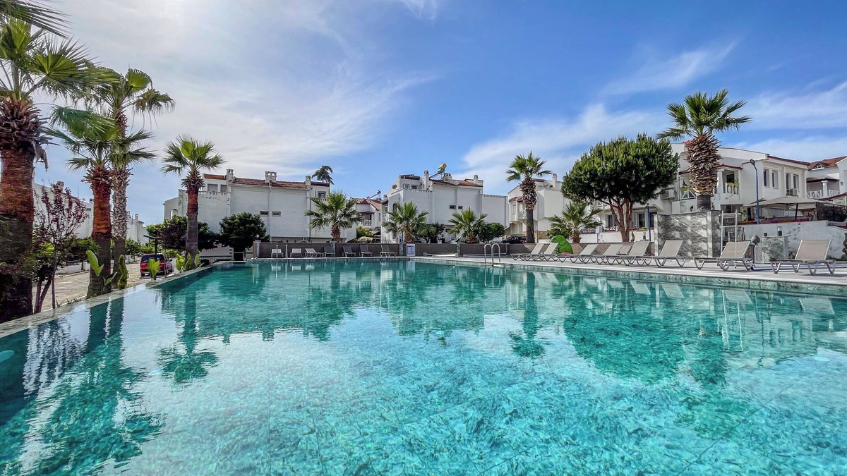 Kadnlar Denizi Mahallesi Villa | Villa in Complex with Garden & Shared Semi Olympic Swimming Pool in Kusadasi
