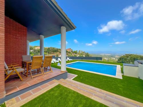 Mont Barbat Apartment | Villa in Costa Brava with Private Pool