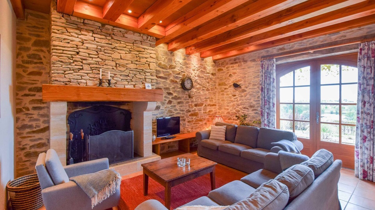 Saint-Medard-d'Excideuil House | Villa in Dordogne with Pool & Golf Course