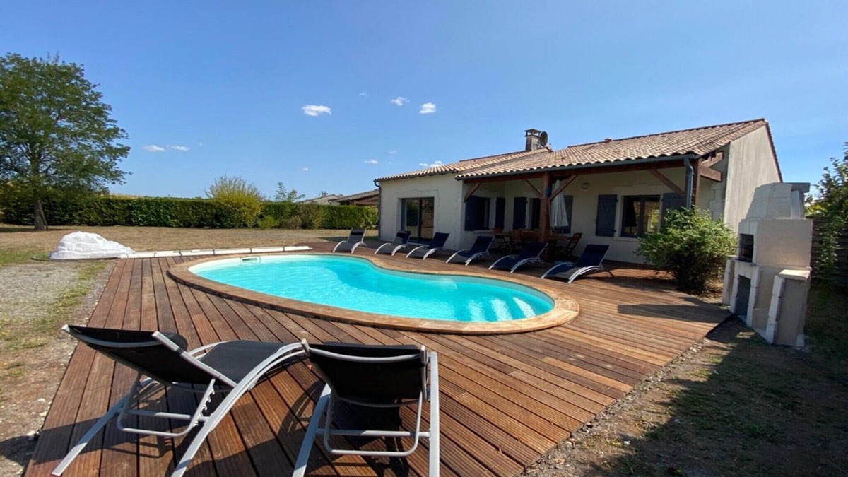 Chalais House | Villa in France with Private Pool & Garden
