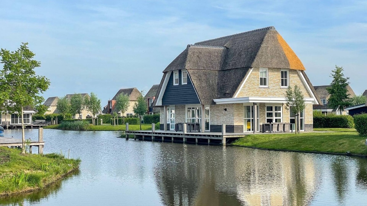 Delfstrahuizen Villa | Villa in Friesland with Sauna and Whirlpool