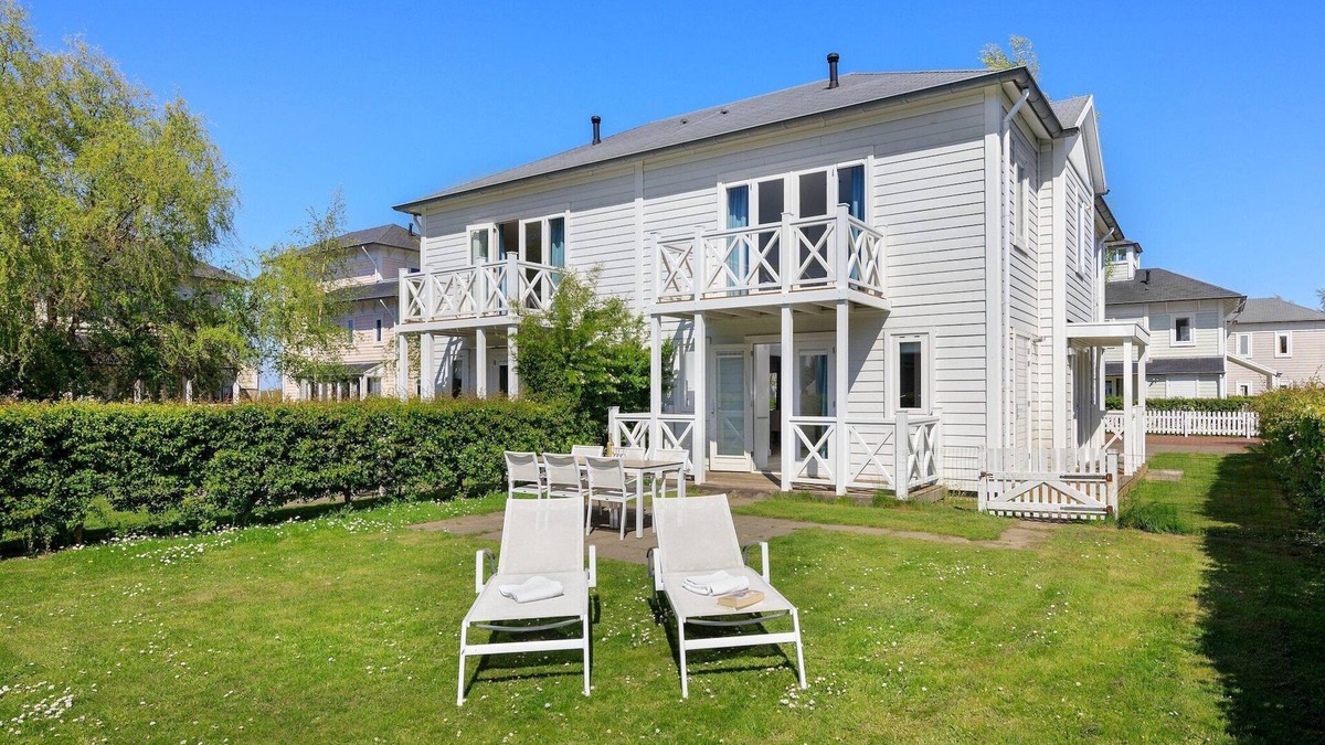 Municipality of Hellevoetsluis House | Villa in Hellevoetsluis near North Sea Beach