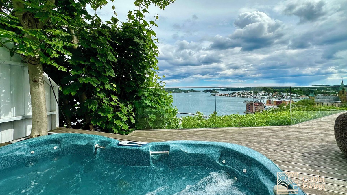 Kragero House | Villa in Kragerø unique view, jacuzzi, boat space & outdoor kitchen
