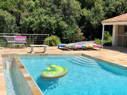 La Croix-Valmer Villa | Villa in La Croix-Valmer with Sea Views