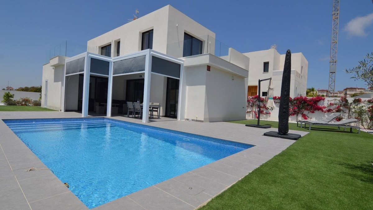 San Fulgencio Villa | Villa in La Marina with Private Pool & Beach Nearby