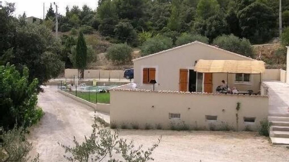 Le Barroux Villa | Villa in Le Barroux with swimming pool at the foot of Mt Ventoux
