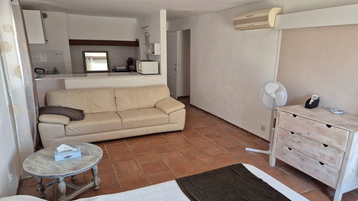 Gonfaron House | Villa in Le Luc with Pool & Vineyard Views