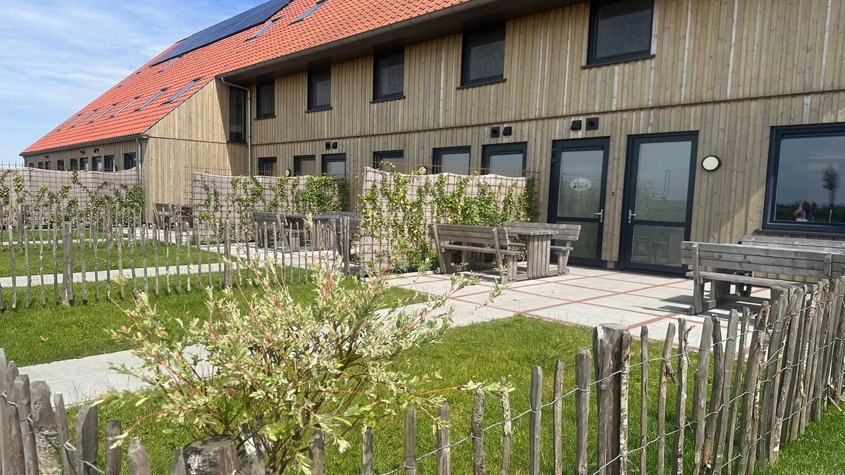Leons House | Villa in Leons with Sloop Rentals