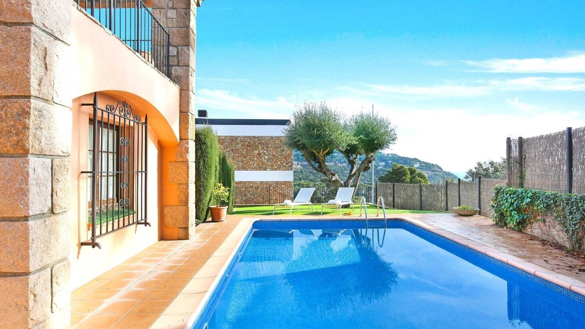 Llafranc Villa | Villa in Llafranc with Pool & Beach Views