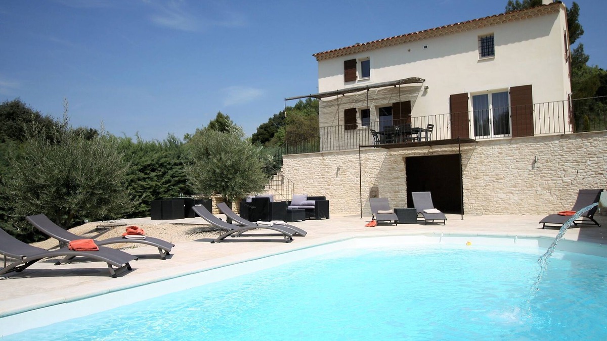 Apt Villa | Villa in Lubéron with Saltwater Pool