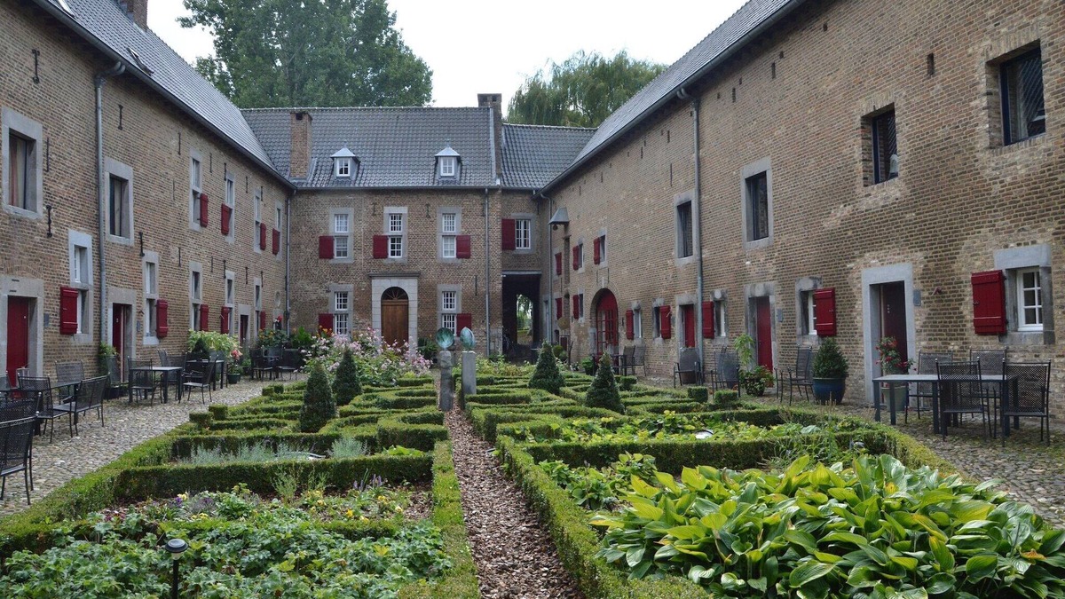 Mesch House | Villa in Mesch with Garden
