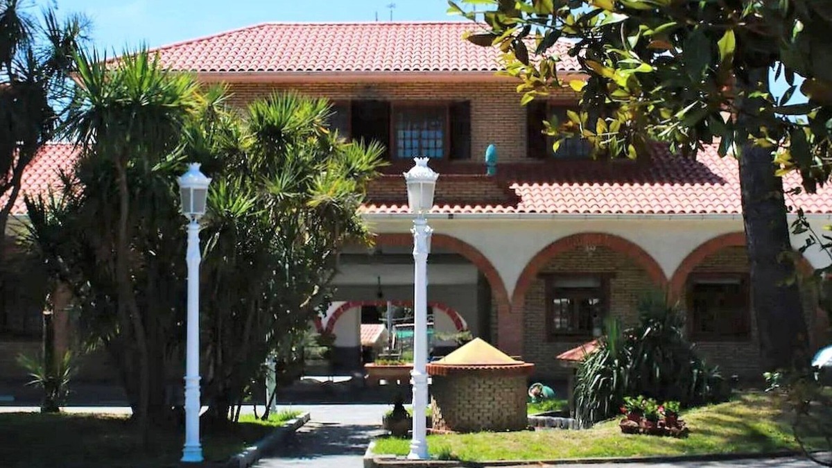 Castro Villa | Villa in Narón near Pantín Beach & Golf