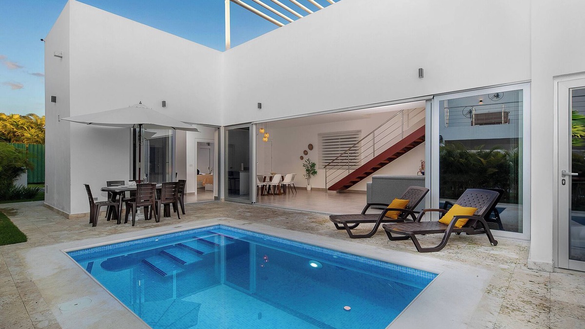 El Soco House | Villa in Playa Mueva Romana – Steps from Beach!