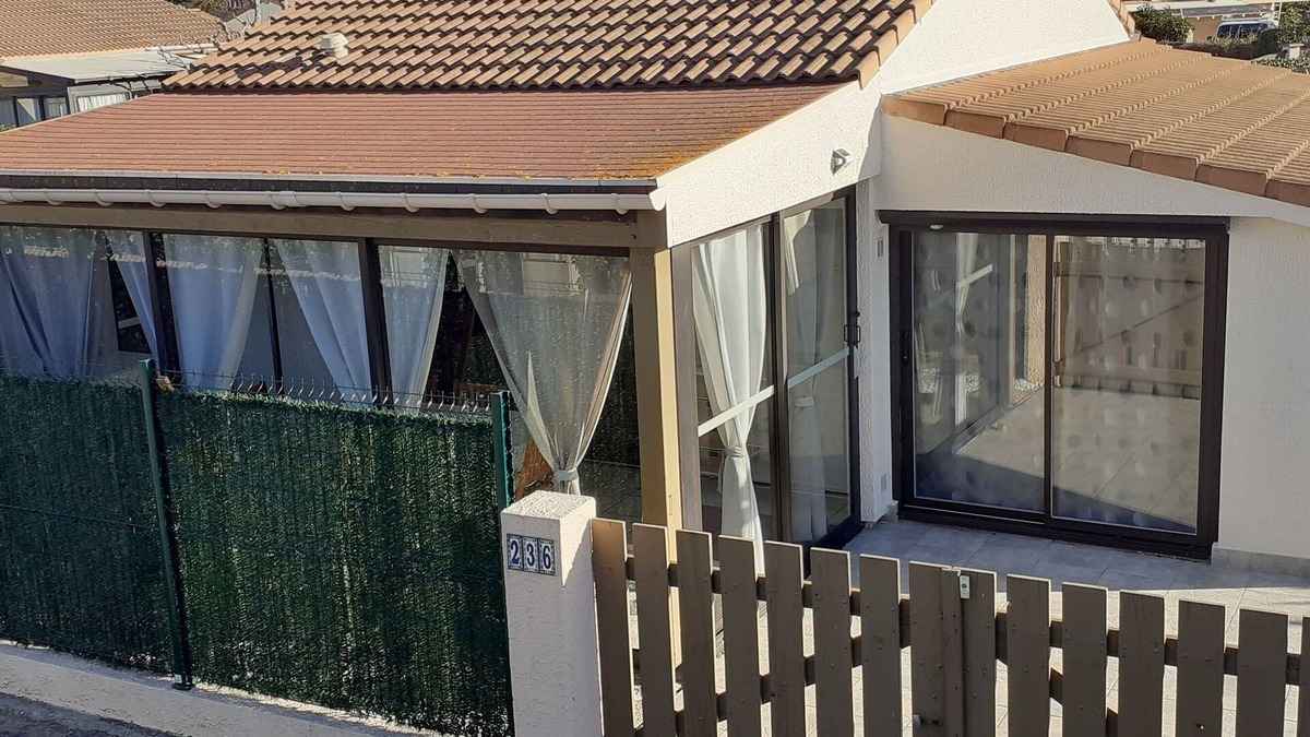 Vendres Villa | Villa in private residence with swimming pool, tennis court 600 metres from the sea
