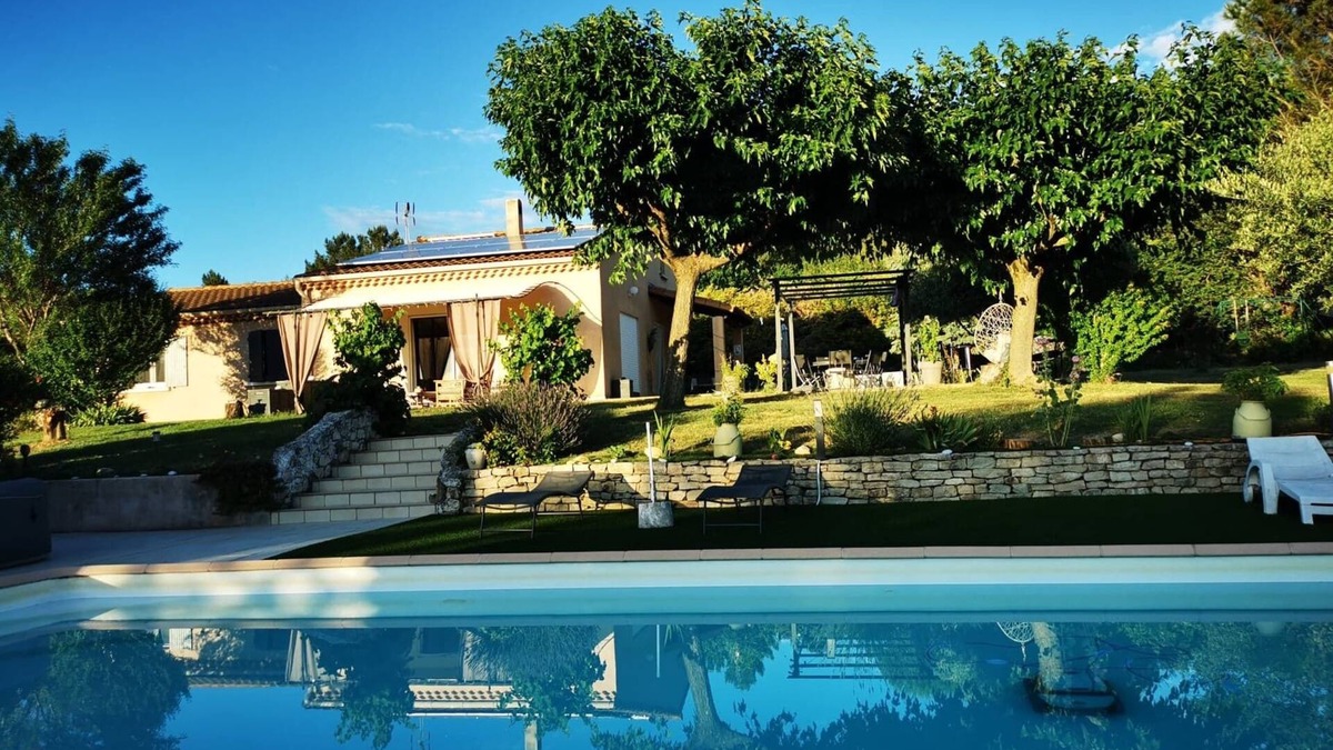 Allan House | Villa in Provencal Drome with open views and pool