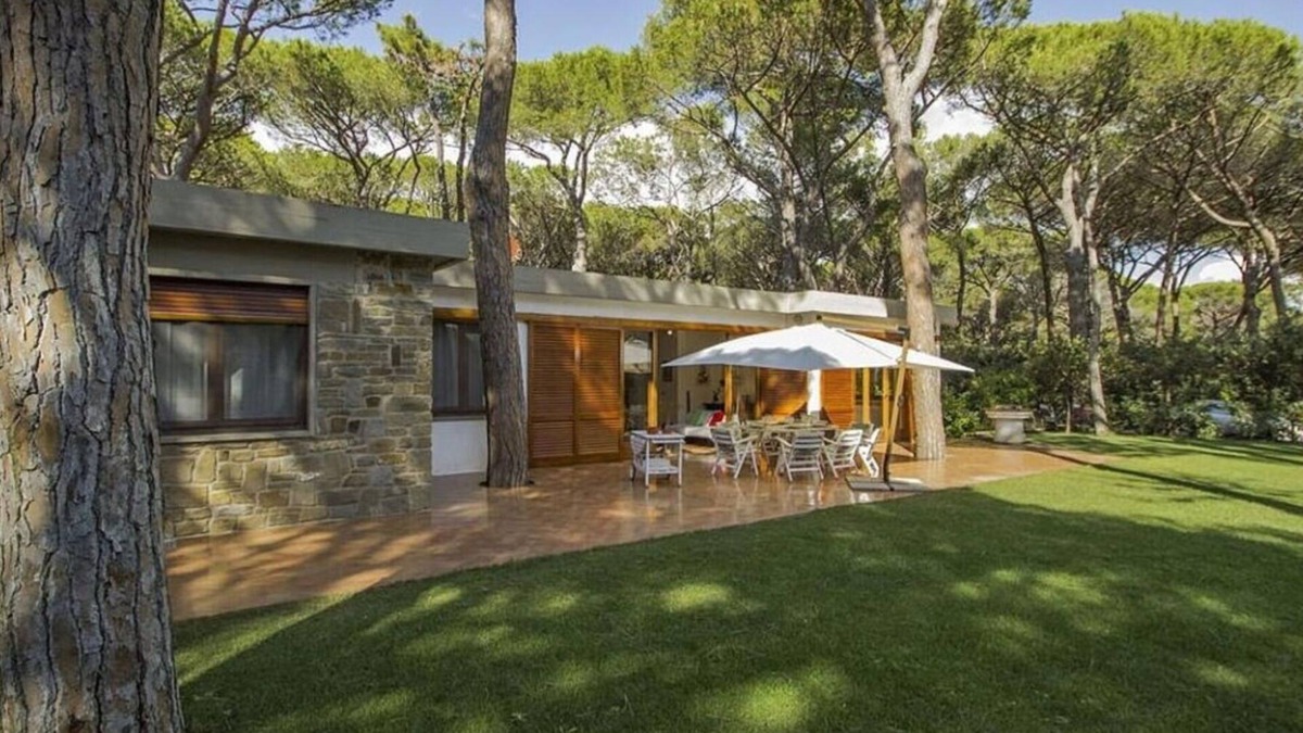Roccamare Villa | Villa in Roccamare with 5 bedrooms sleeps 10