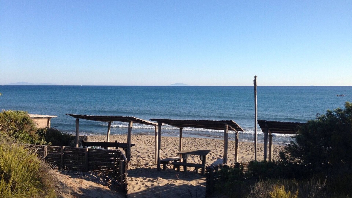 Roccamare Villa | Villa in Roccamare with private beach and garden