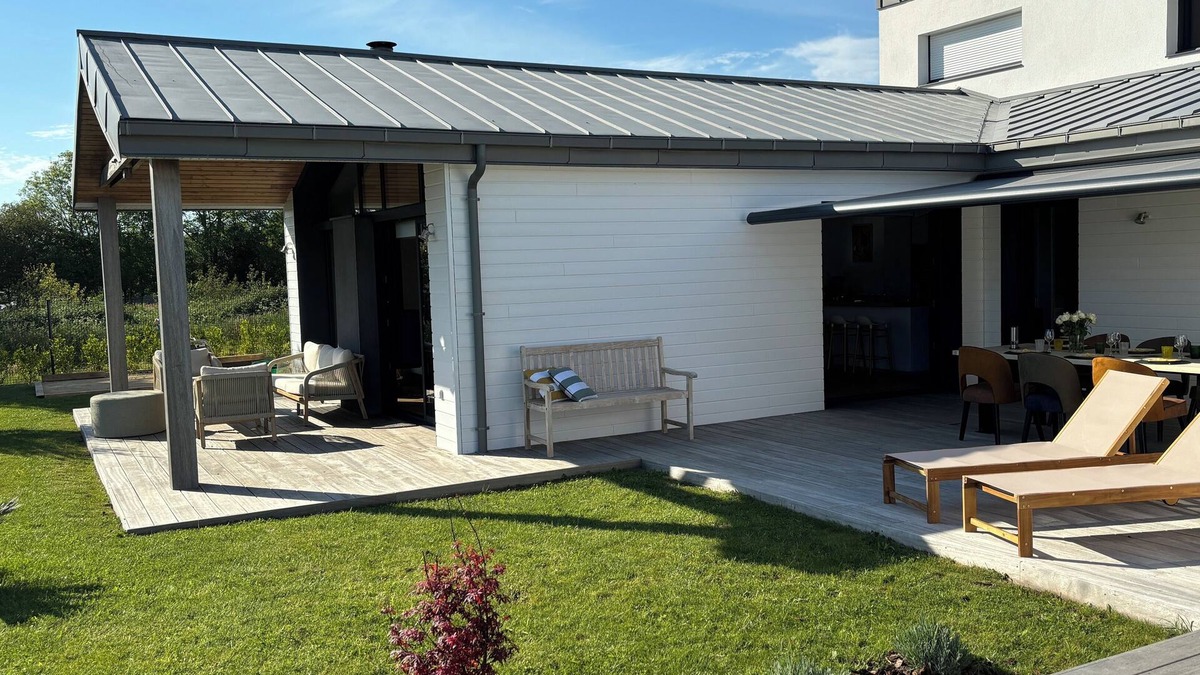 Combrit Villa | Villa in Sainte-Marine with outdoor spa and 5-minute walk to the main beach.
