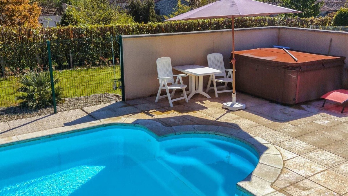 Segonzac Villa | Villa in Segonzac with Pool and Vineyards