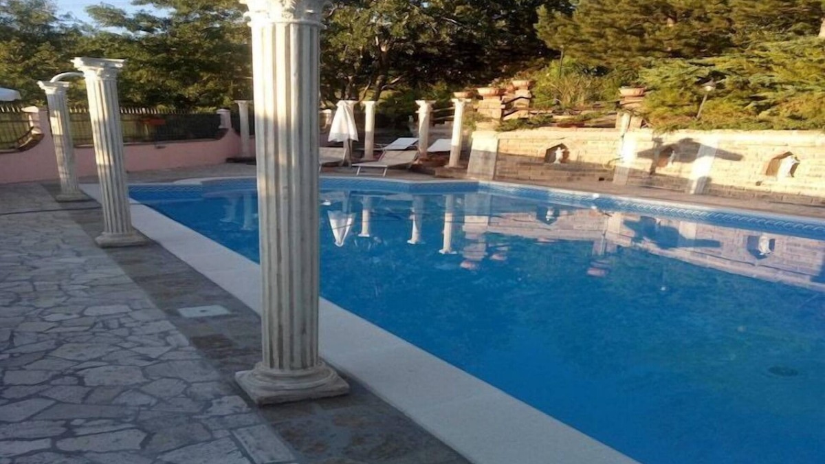 Tagliacozzo Villa | Villa in Tagliacozzo with Pool and Nature