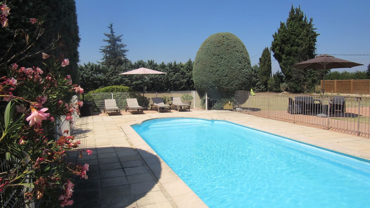 Robion Villa | Villa in the countryside of Luberon with private pool & large garden
