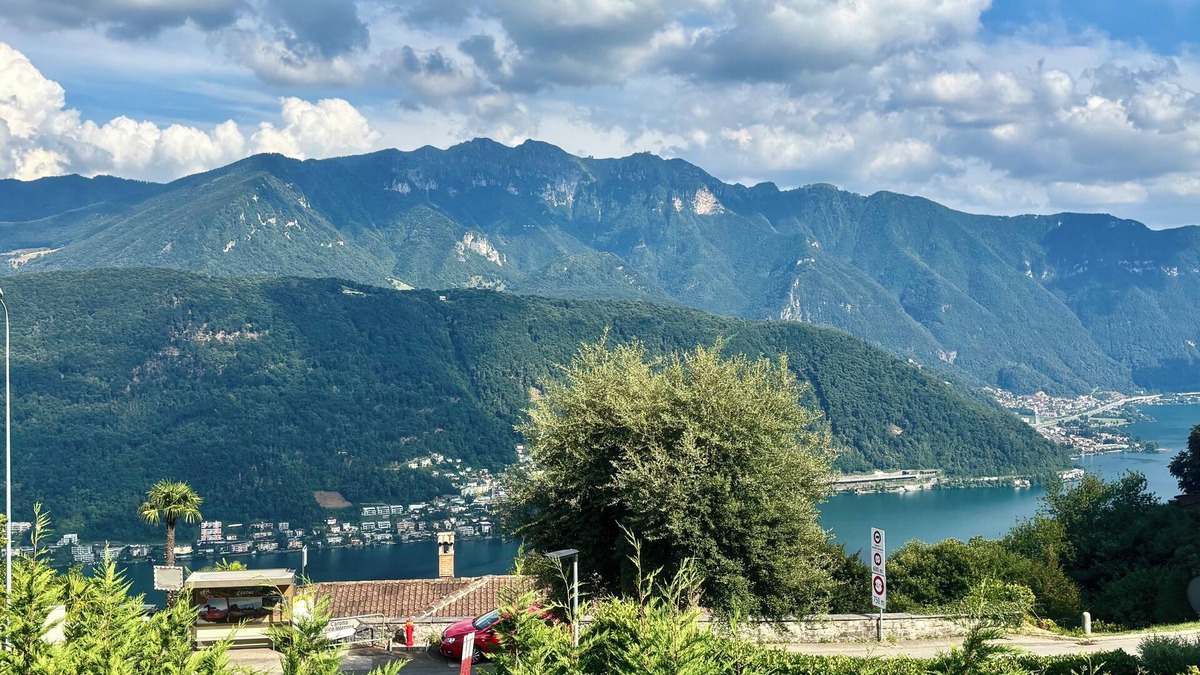 Carona Villa | Villa in the countryside with lake view - relaxation 10 min. from the city!