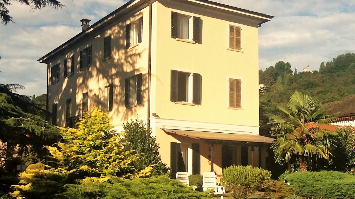 Orta San Giulio Villa | Villa in the green park on Lake Orta