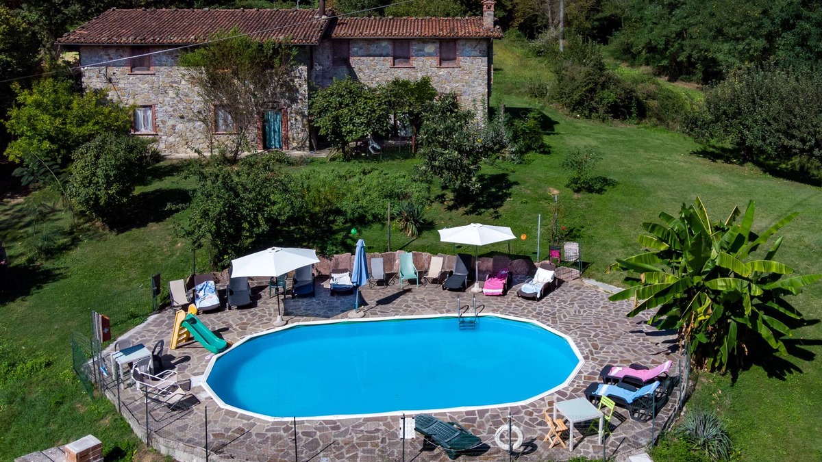 Mologno Villa | Villa in the green with private pool, garden, wi-fi for families and groups