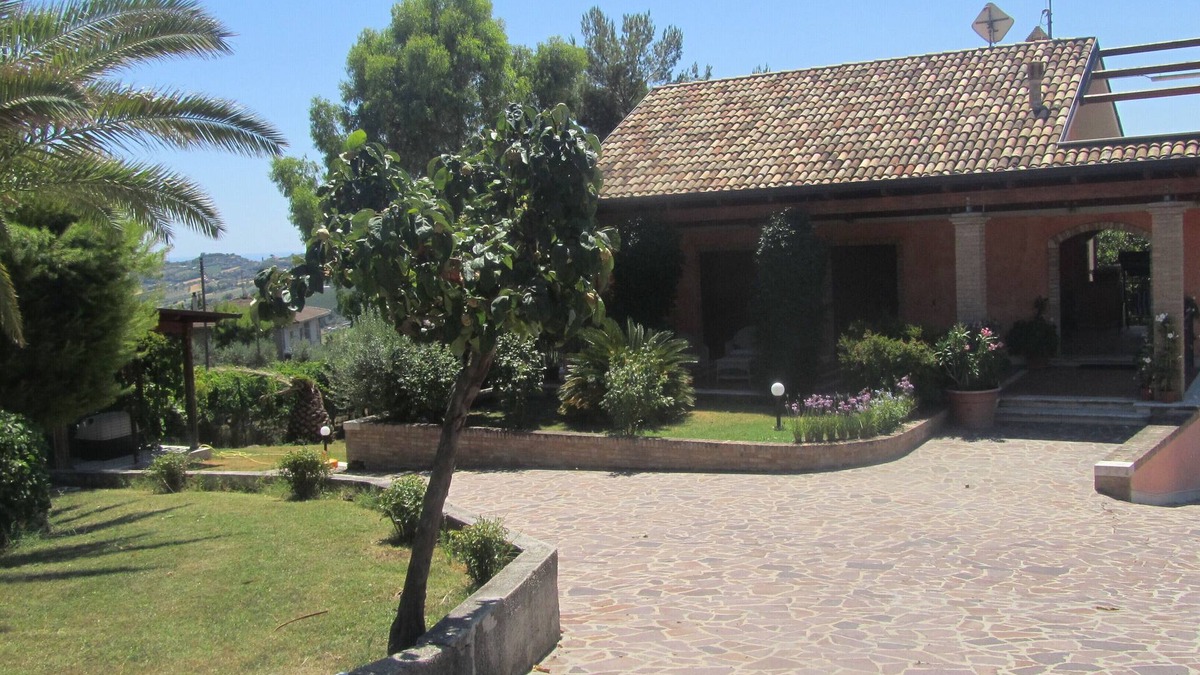 Acquaviva Picena House | Villa in the countryside a stone's throw from the sea