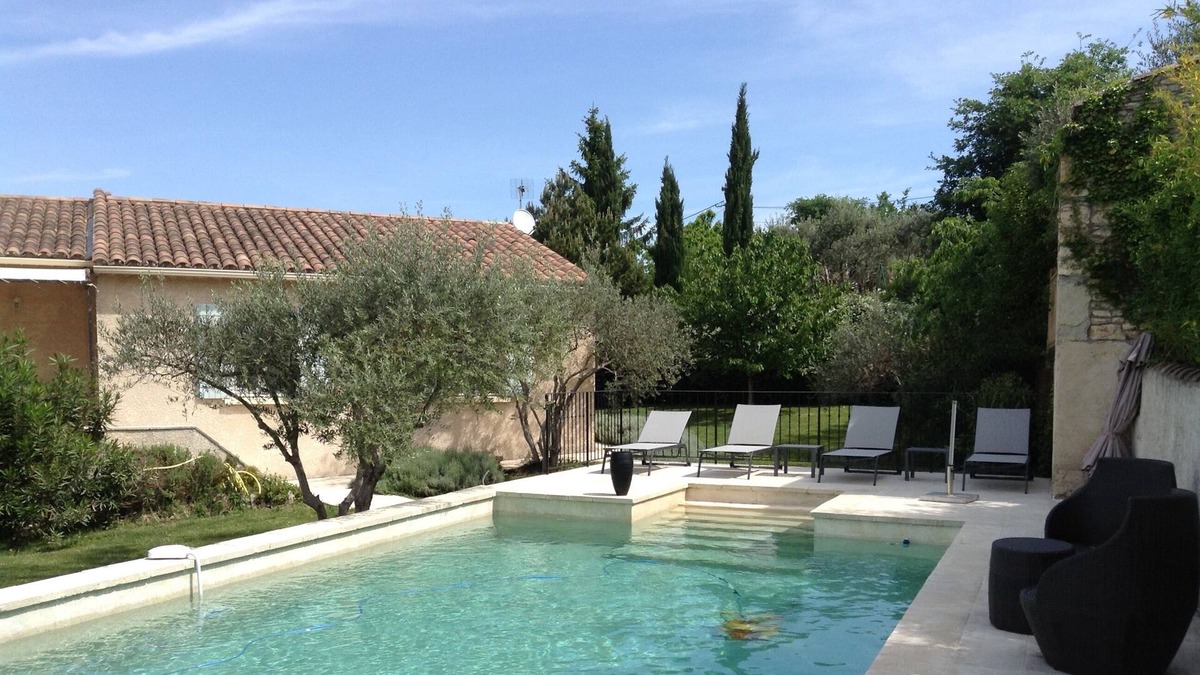 Robion House | villa in the Luberon private pool not overlooked everything on foot
