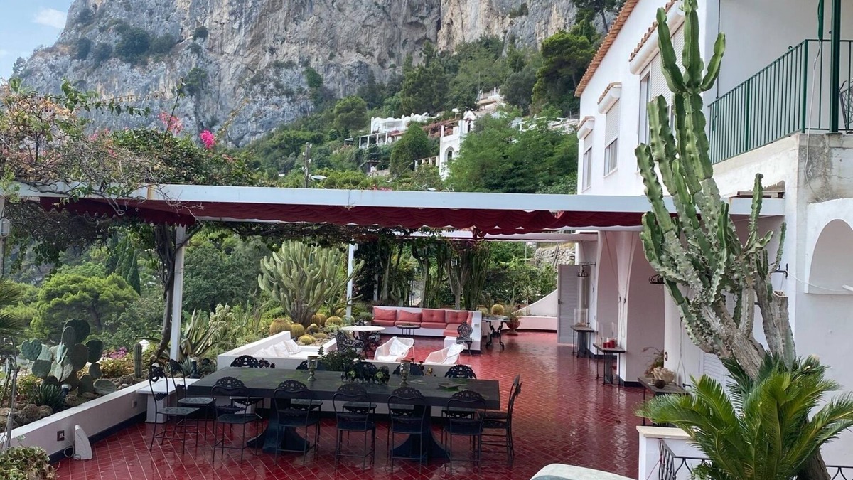Licola Villa | Villa in the Mediterranean tradition with high craftsmanship research