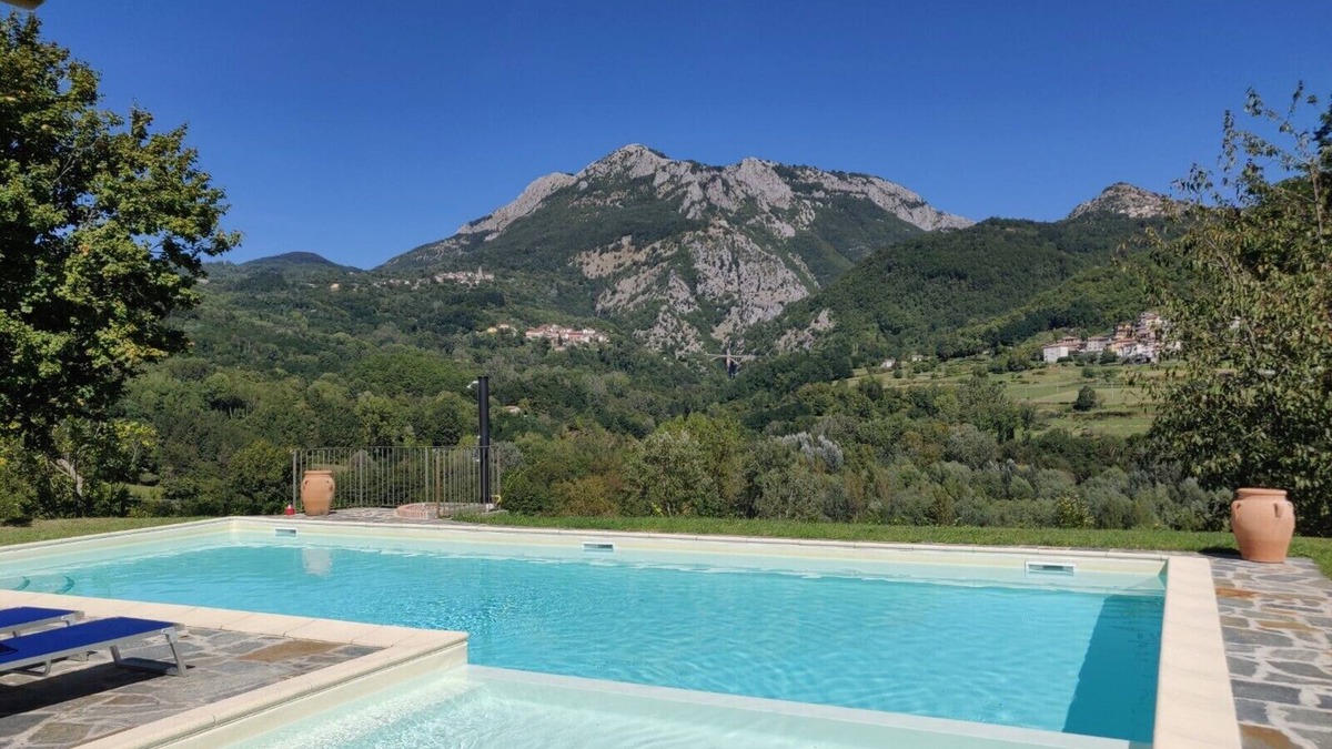 Villa Collemandina Villa | Villa in Tuscany with salt water private pool, complimentary wine, stunning view