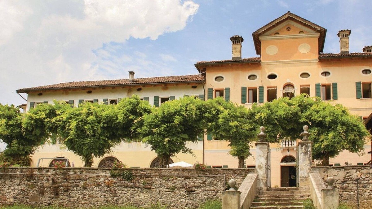 Santa Giustina Apartment | Villa in Valbelluna with Pool & Dolomite Views